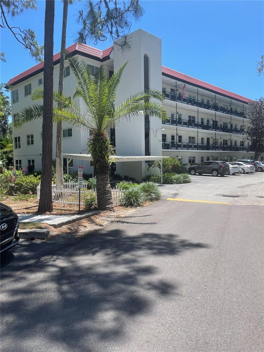 Listing photo 1 for 200 El Camino Dr #102