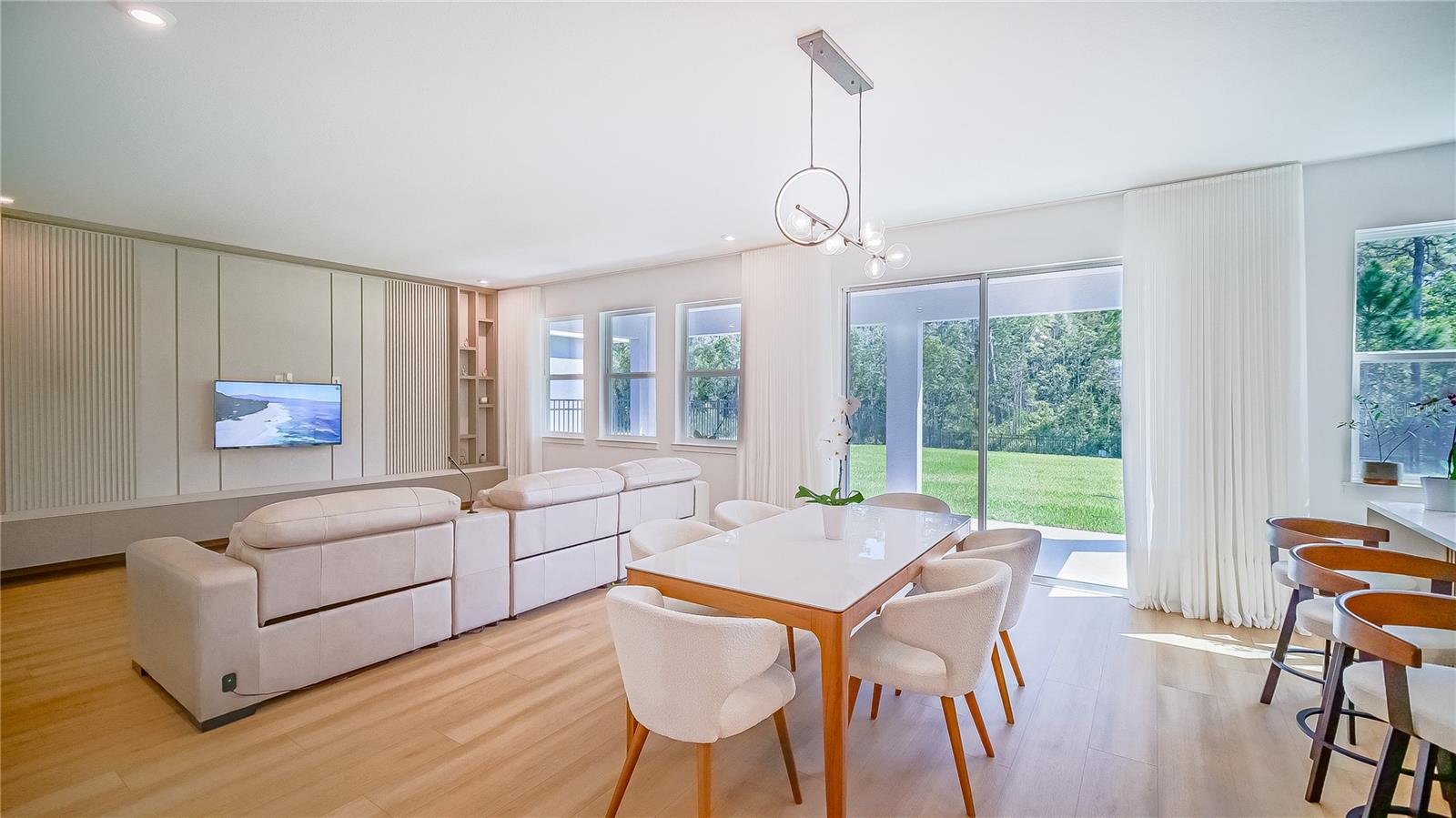 Listing photo 3 for 13119 Pergola Ave