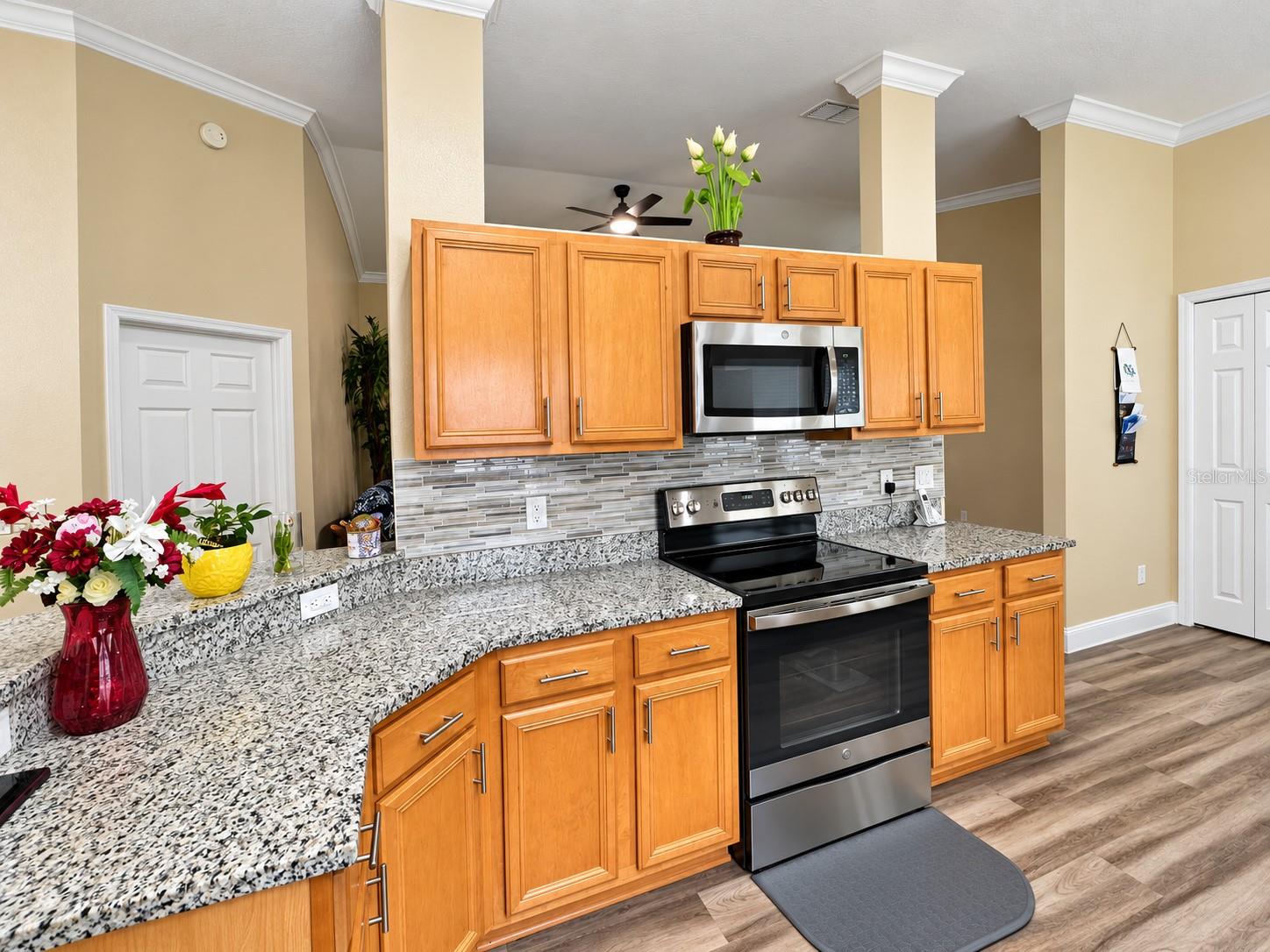 Listing photo 2 for 527 Dunoon St