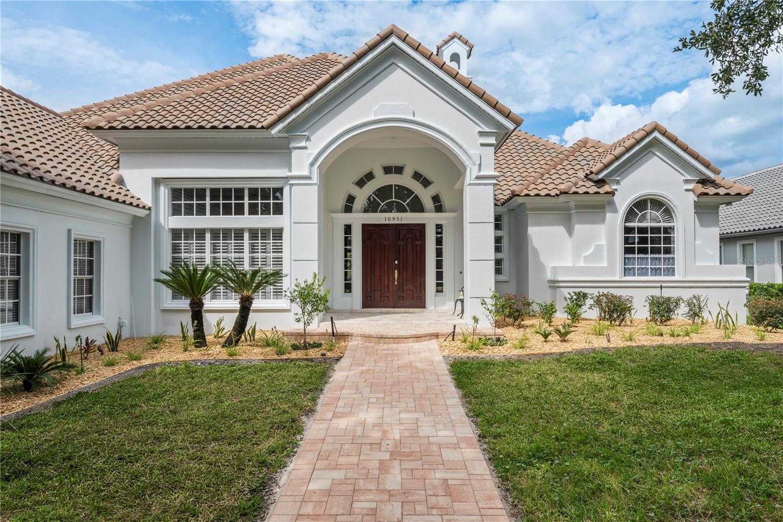 Listing photo 3 for 10951 Emerald Chase Dr