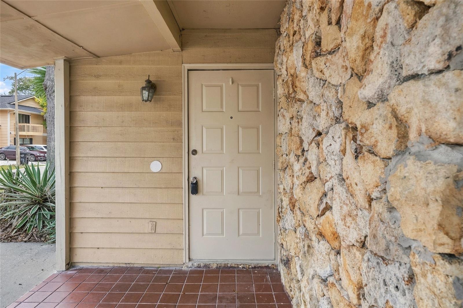 Listing photo 3 for 510 Yellowwood Ct