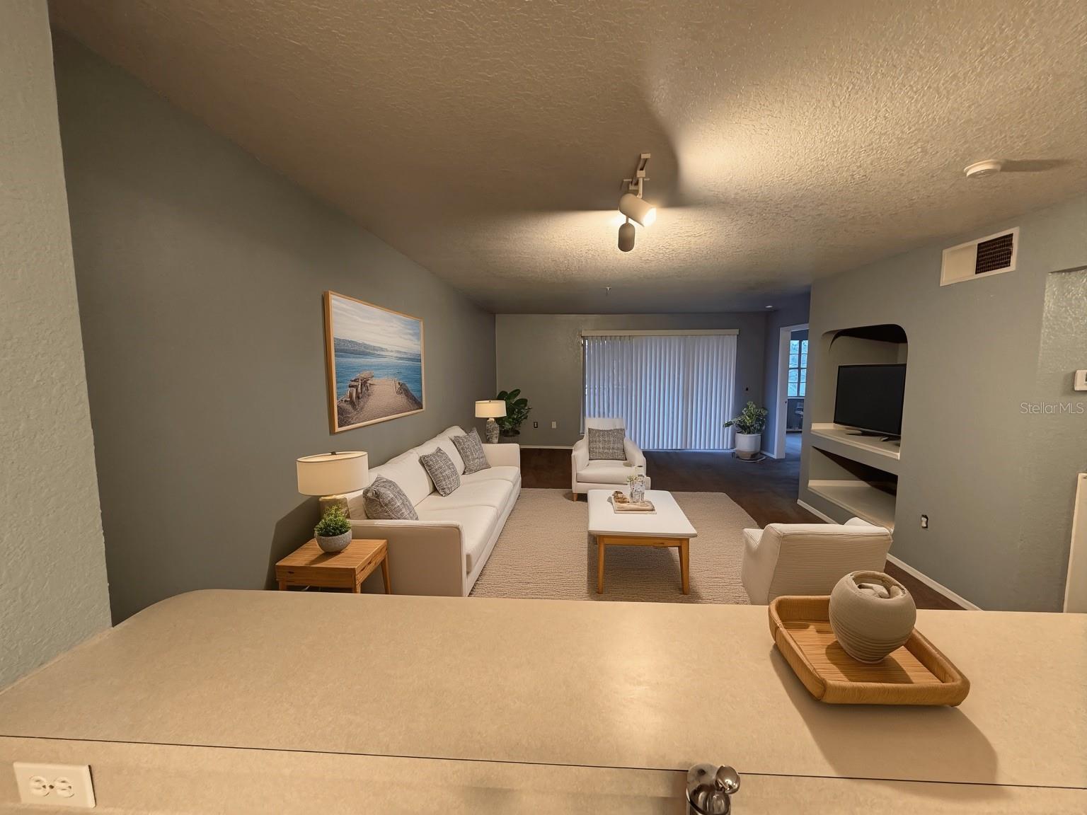 Listing photo 3 for 13838 Fairway Island Dr #1432