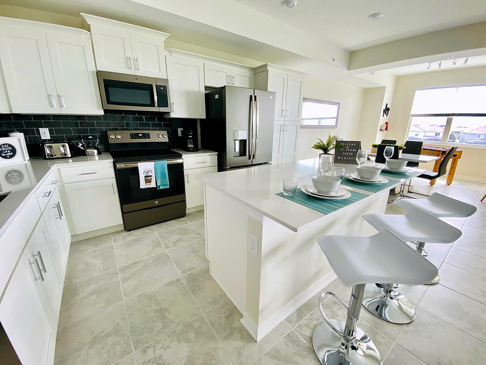 Listing photo 2 for 3121 Paradox Cir #307