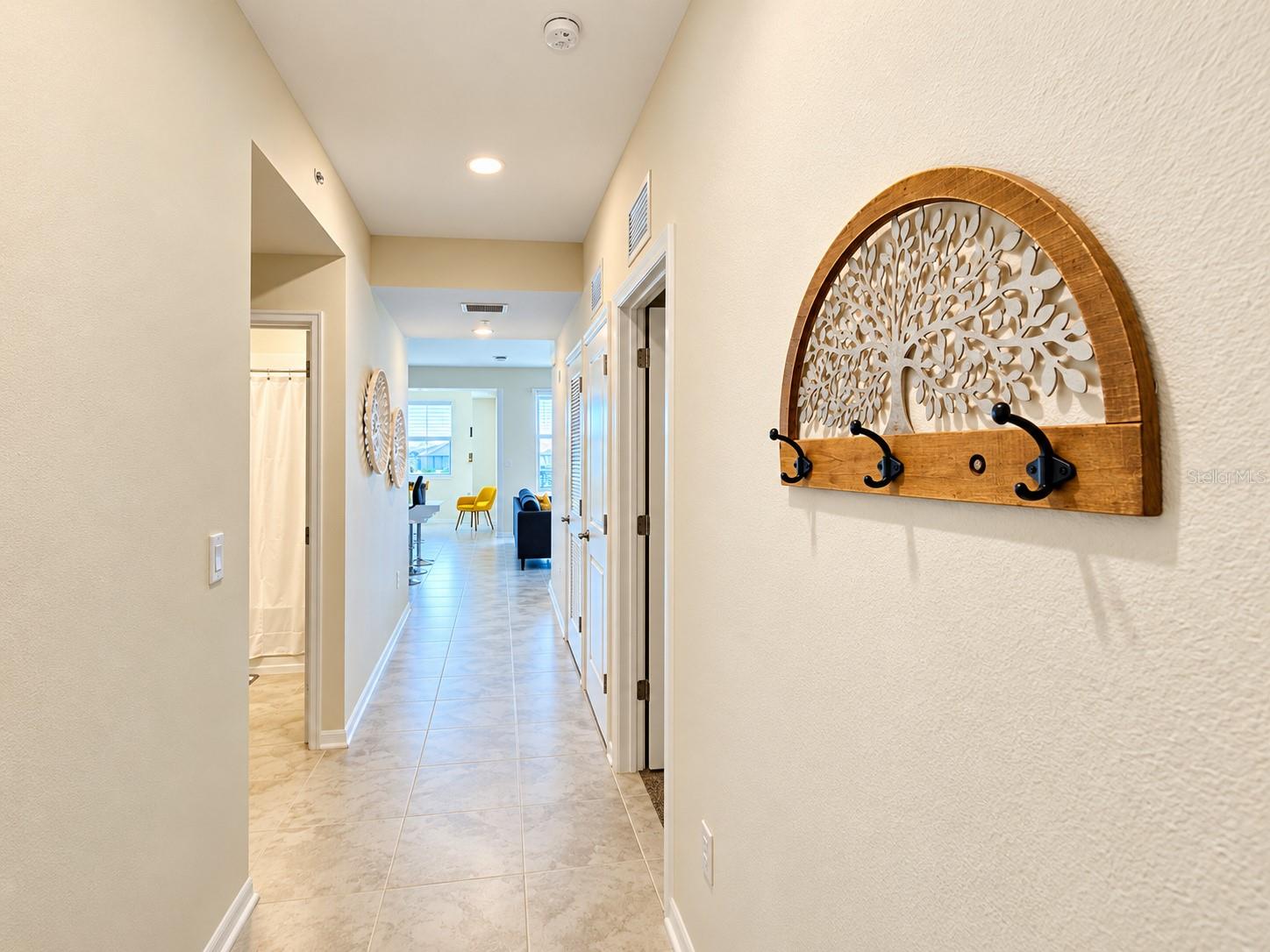 Listing photo 3 for 3121 Paradox Cir #307