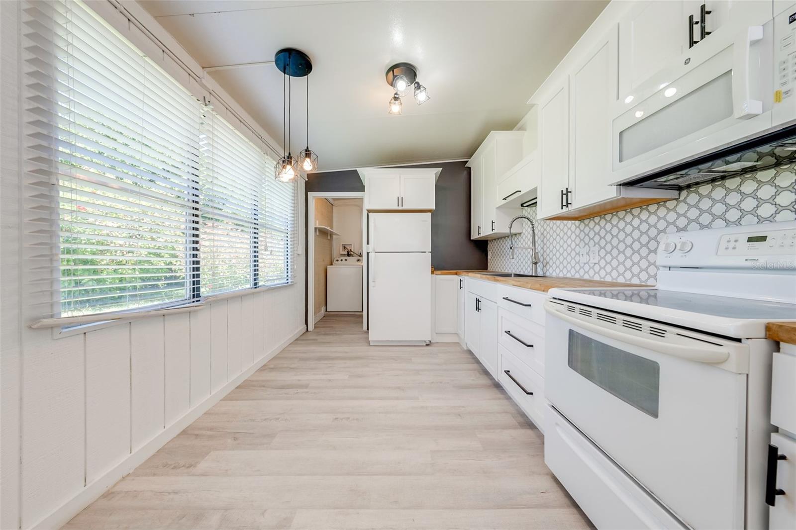 Listing photo 3 for 1379 Mainsail Ln