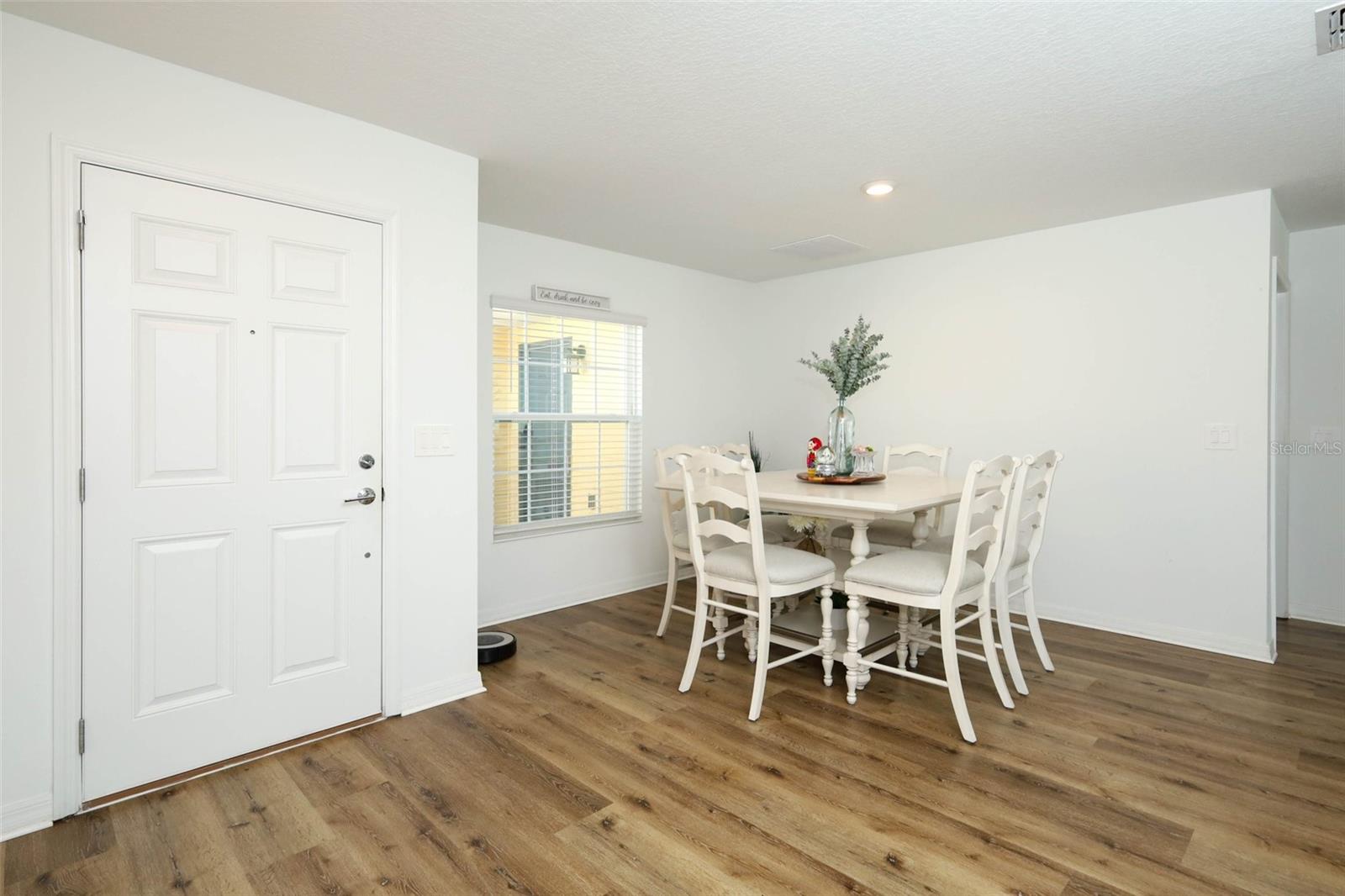 Listing photo 3 for 5325 Red Coral Cir