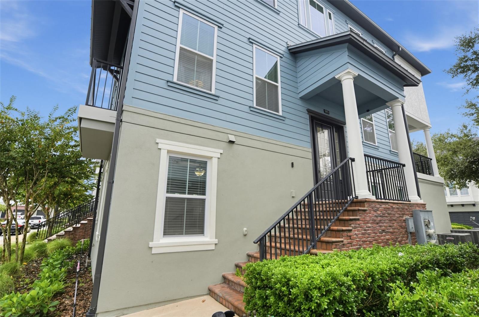 Listing photo 3 for 885 Taramundi Dr
