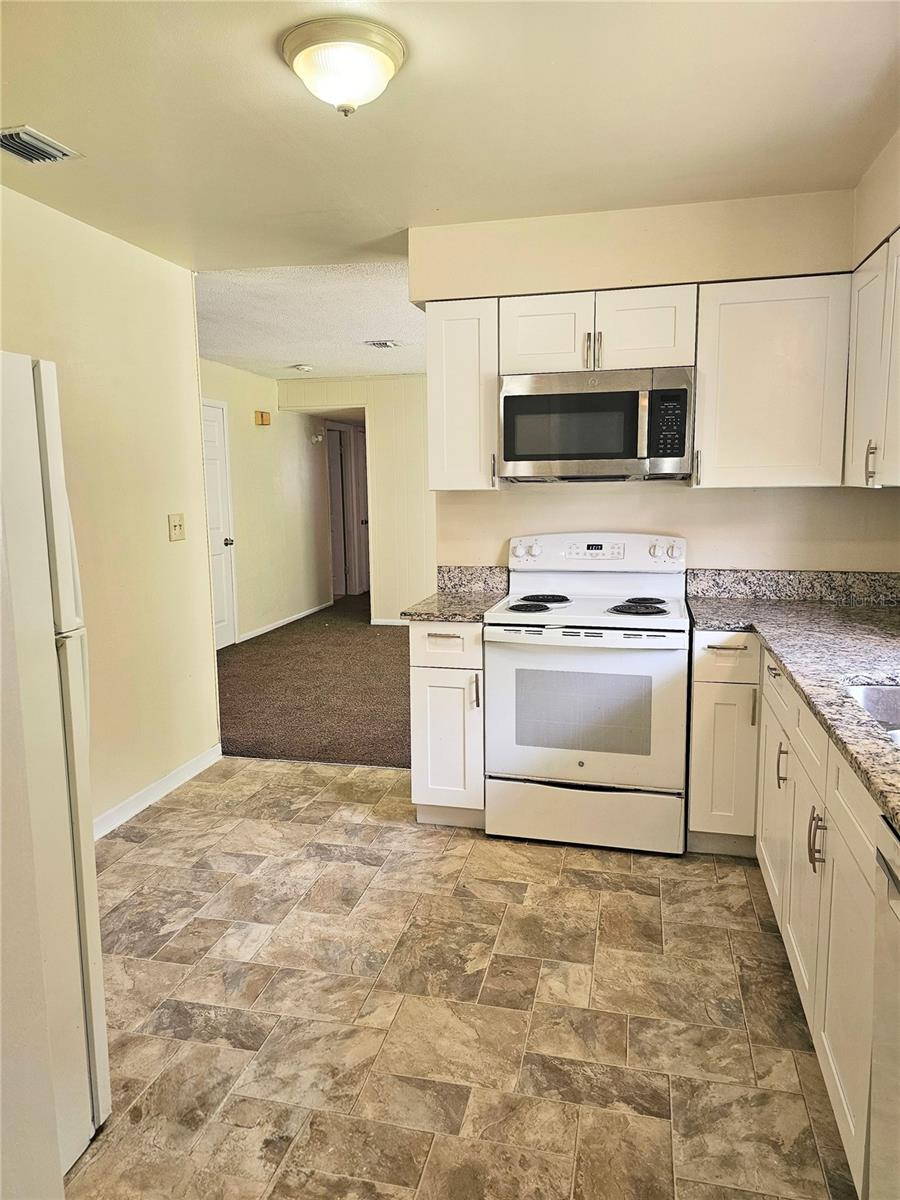 Listing photo 2 for 2341 Virginia Dr