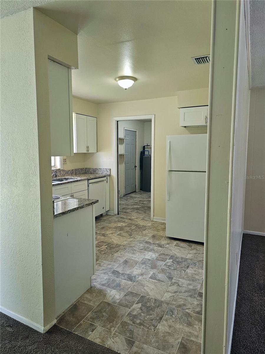 Listing photo 3 for 2341 Virginia Dr