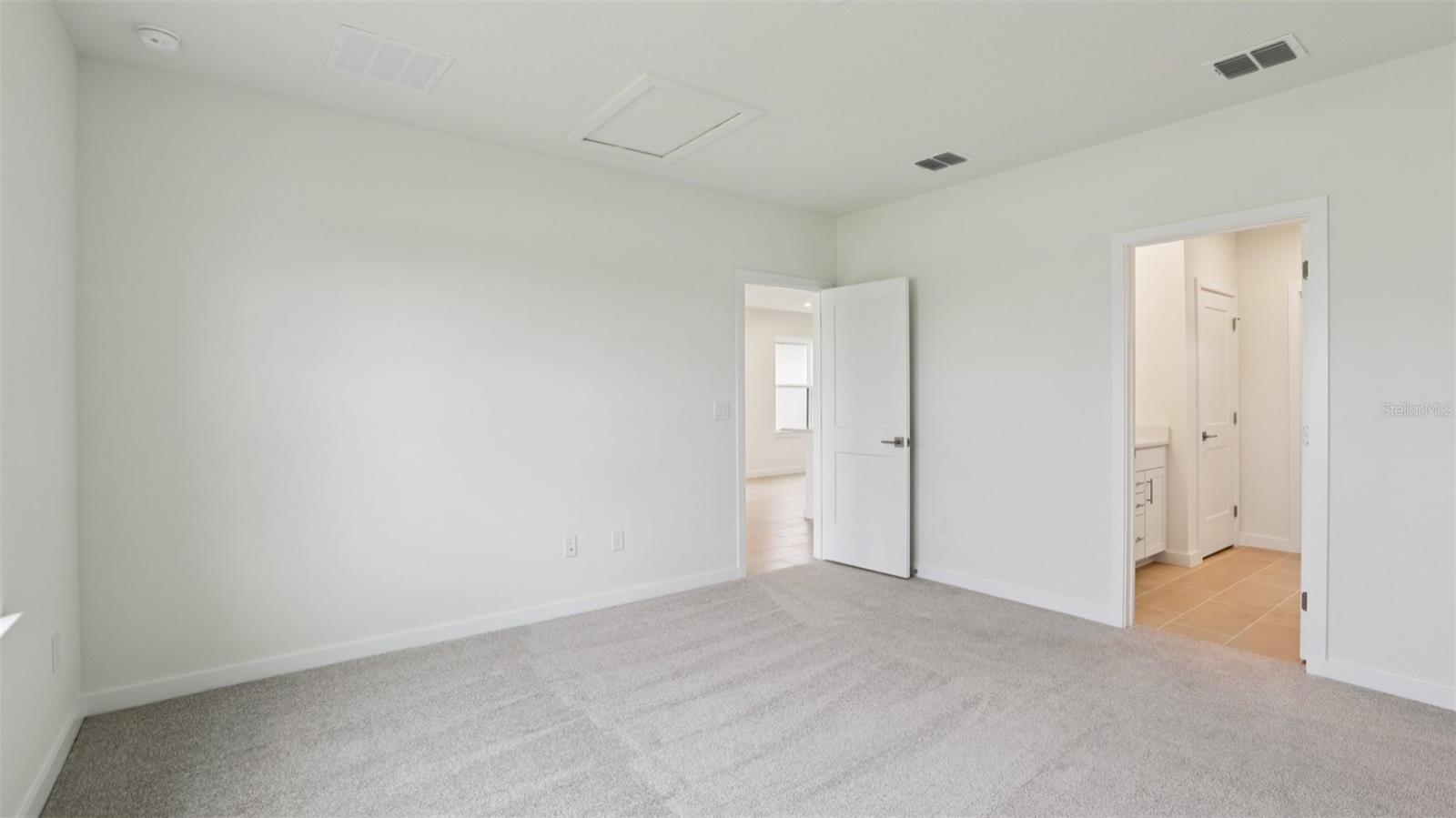 Listing photo 3 for 3286 Cup Dr