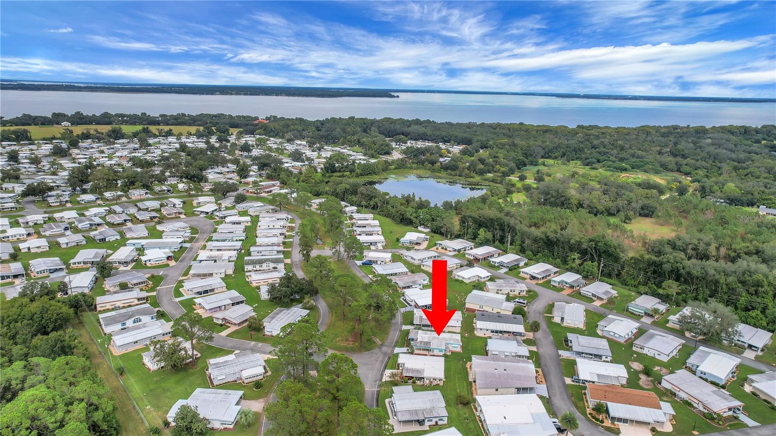 Listing photo 2 for 410 Hawthorne Blvd