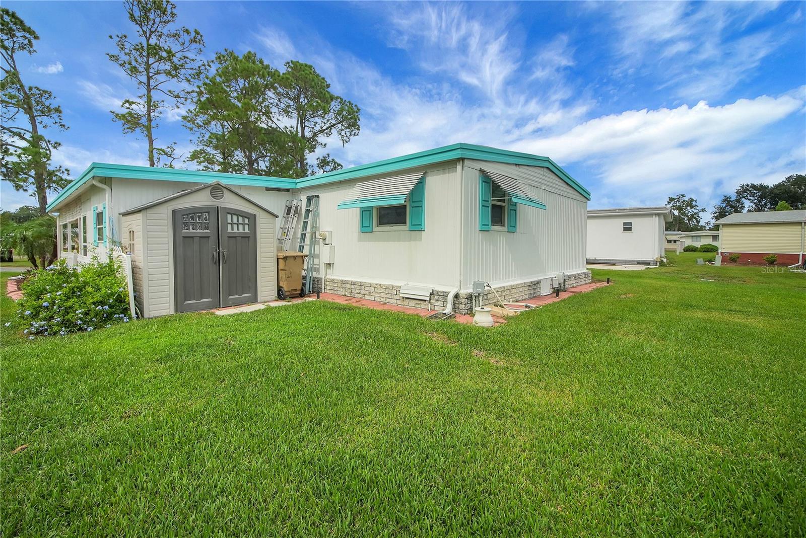 Listing photo 3 for 410 Hawthorne Blvd