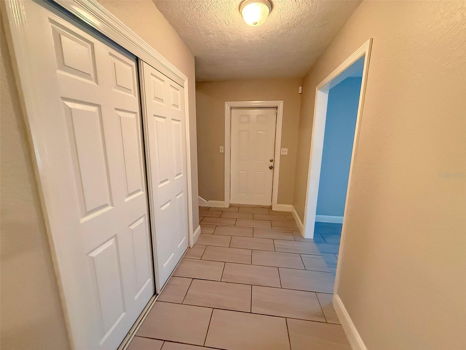 Listing photo 2 for 1231 W 9th St