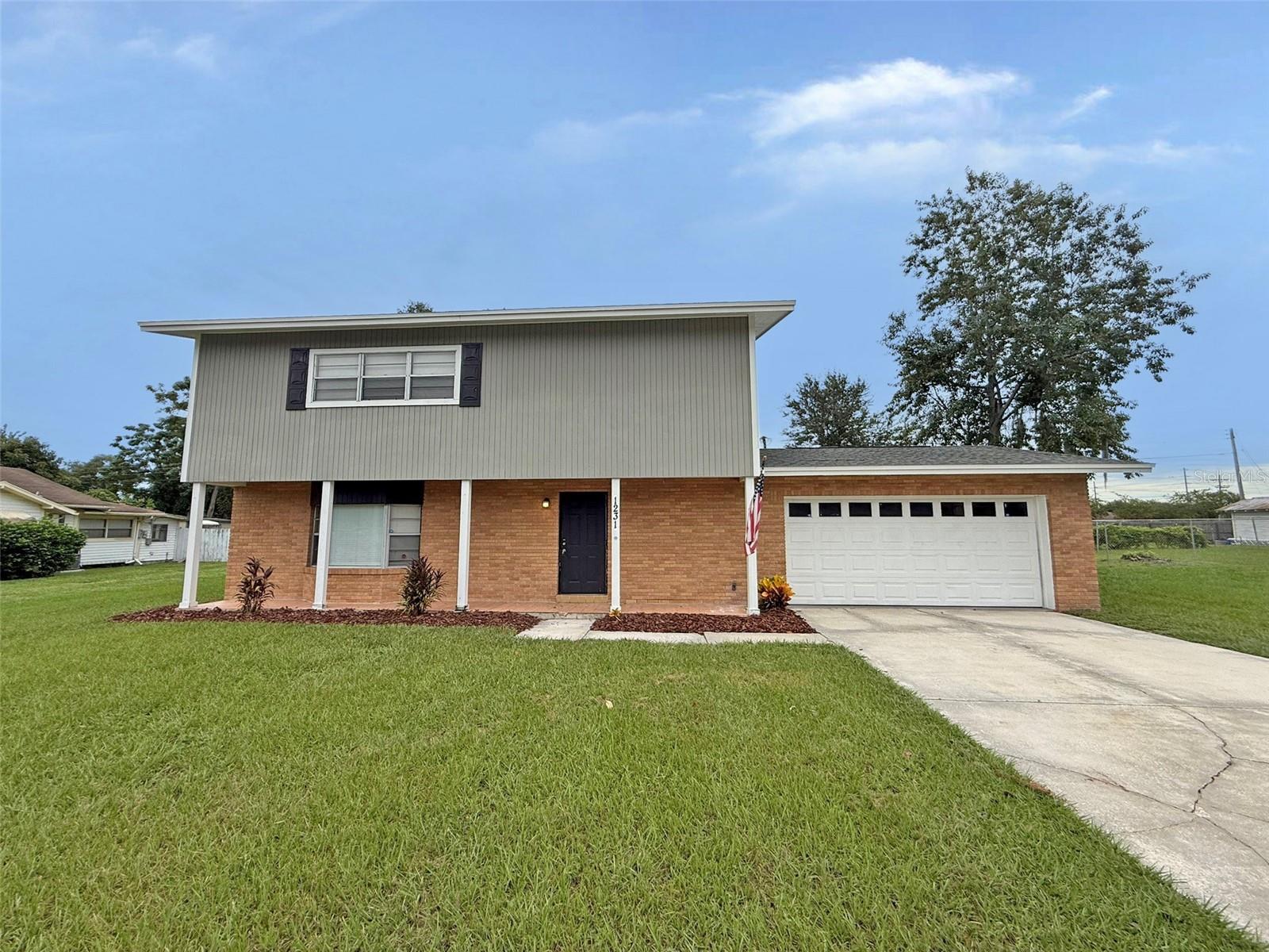 Listing photo 1 for 1231 W 9th St