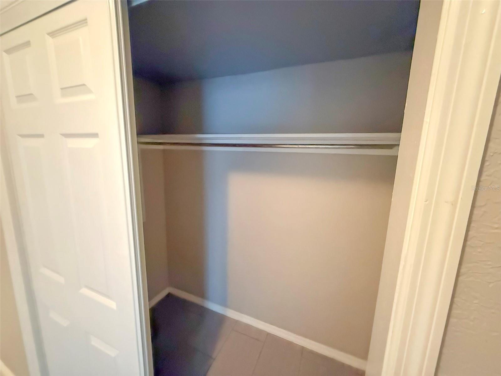 Listing photo 3 for 1231 W 9th St