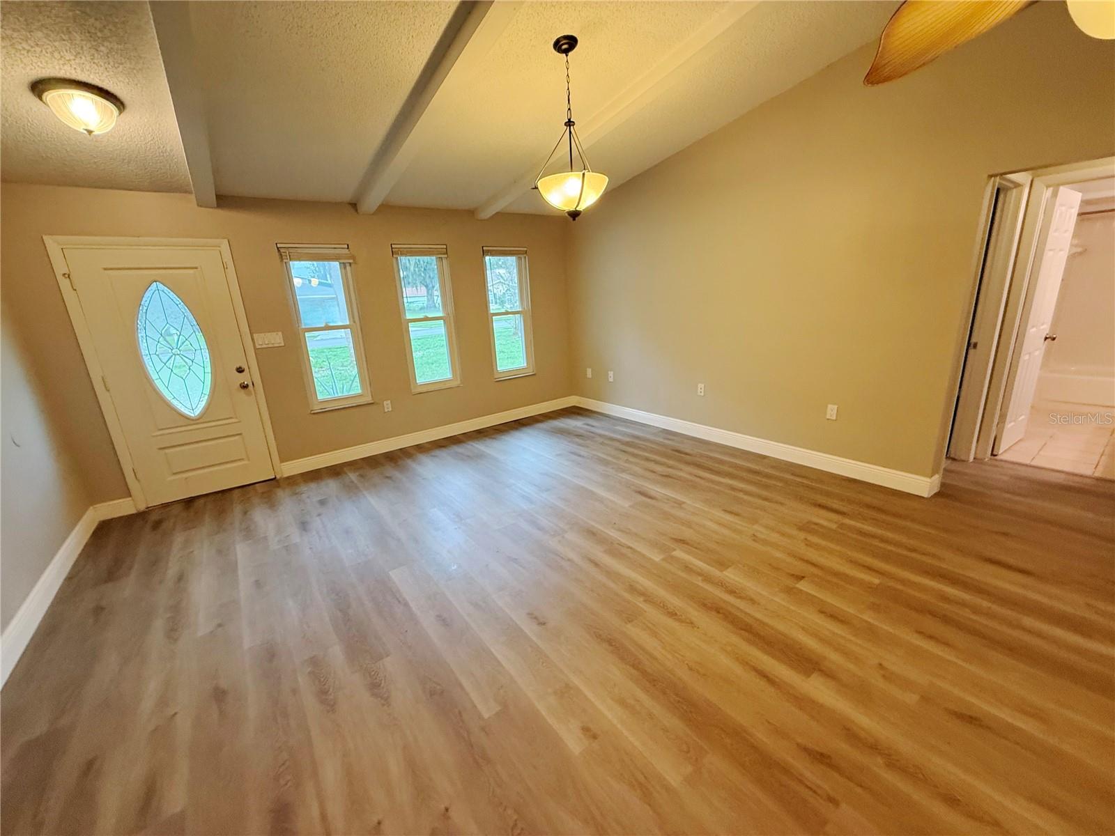 Listing photo 3 for 3858 Garnet Dr