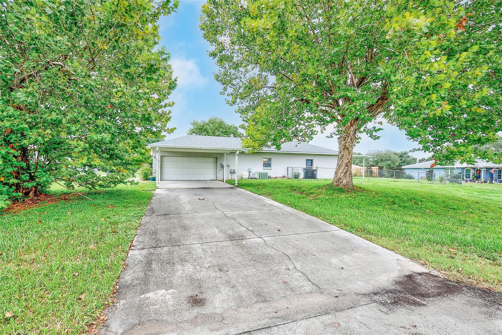 Listing photo 1 for 209 White Cliff Blvd