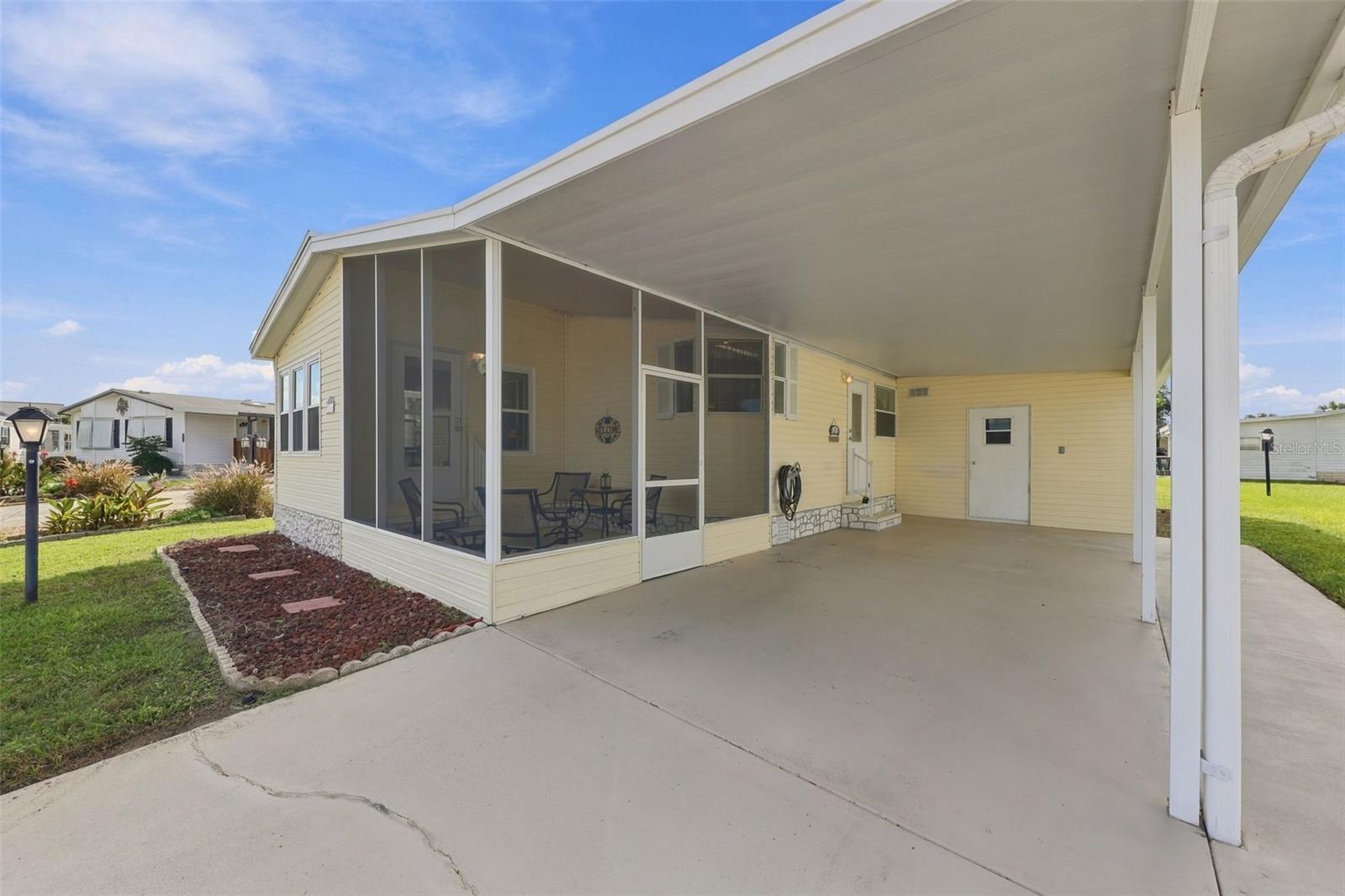 Listing photo 1 for 122 Douglas Park Ave