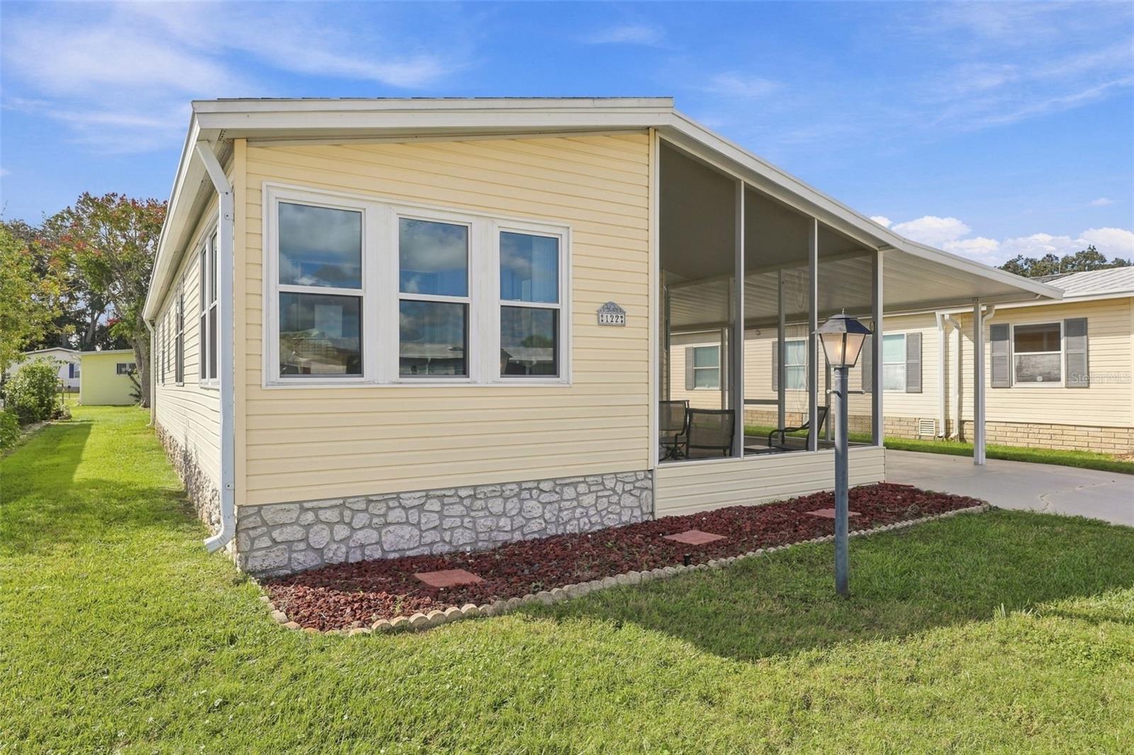 Listing photo 3 for 122 Douglas Park Ave