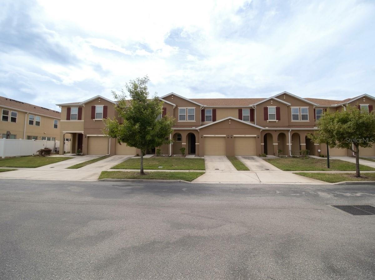 Listing photo 2 for 5159 Adelaide Dr