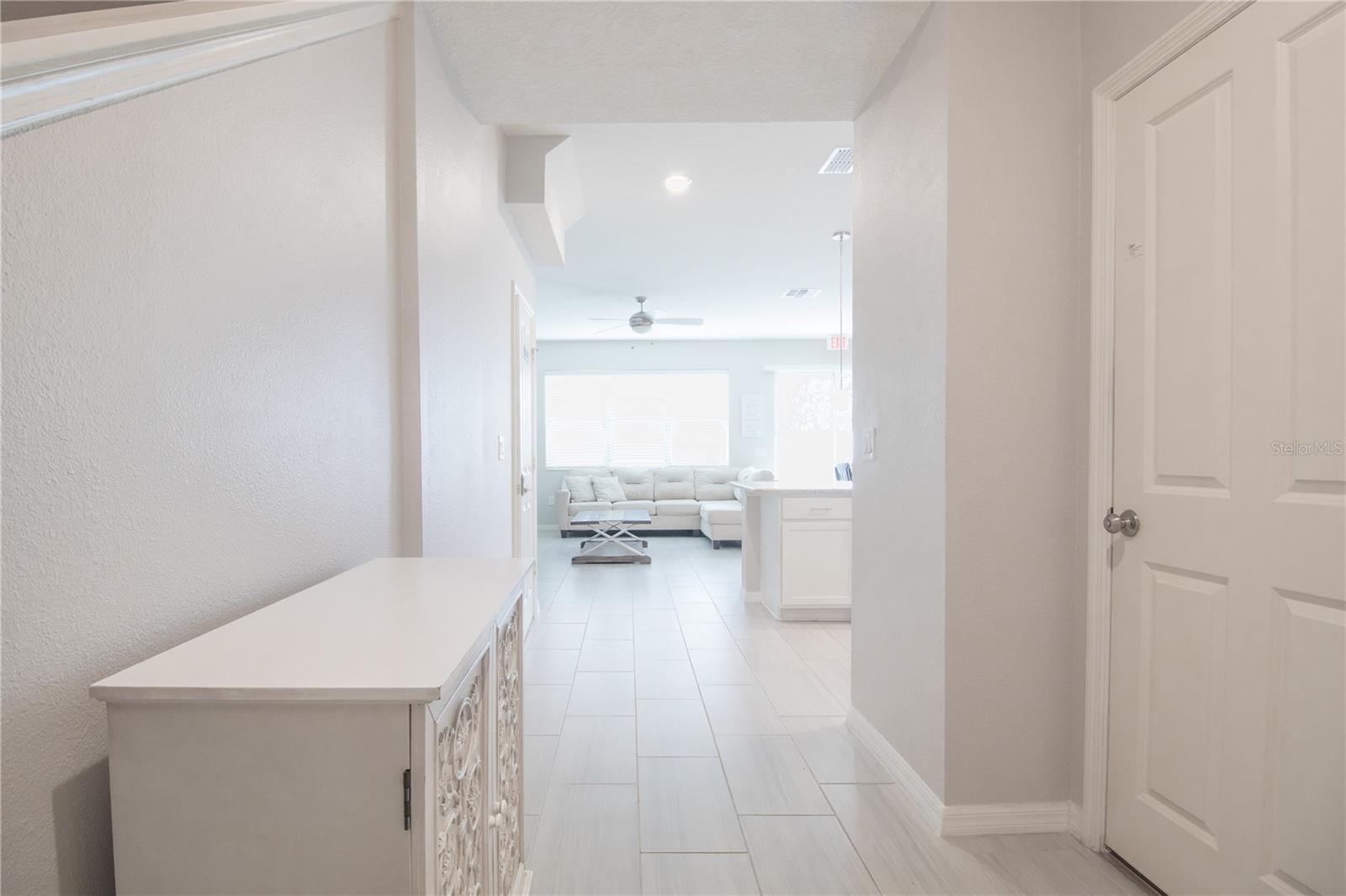 Listing photo 3 for 5159 Adelaide Dr