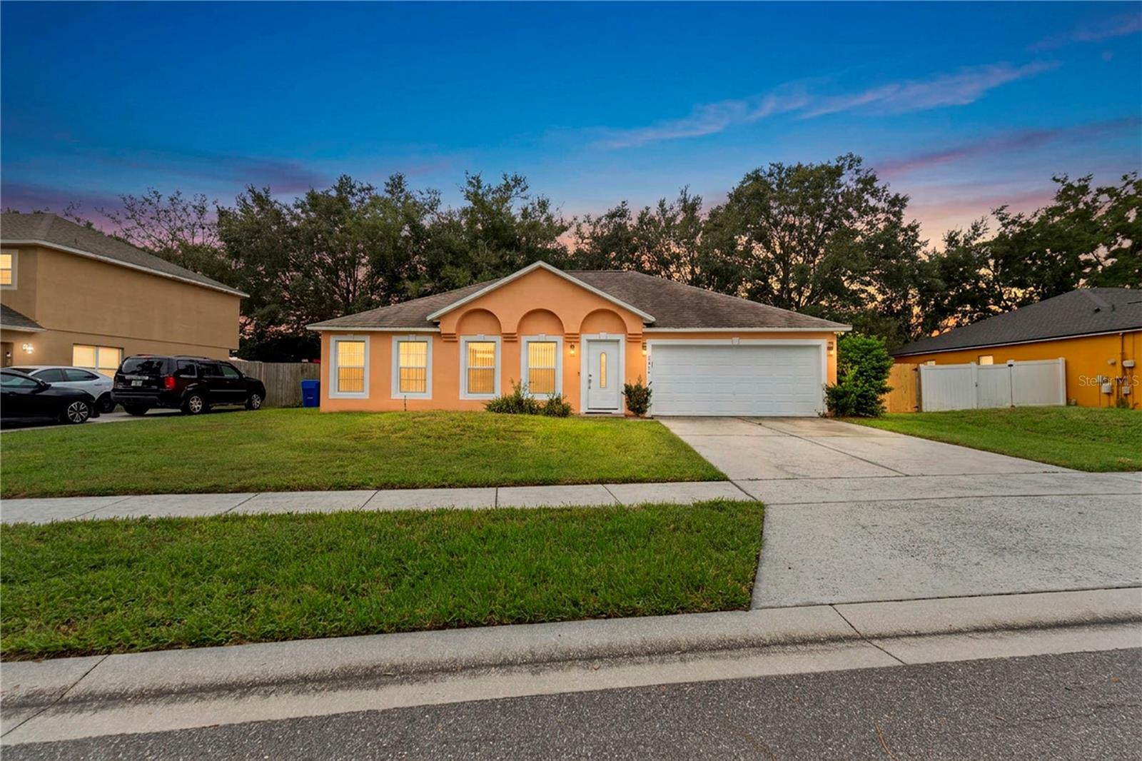 Listing photo 2 for 1056 Royal Marquis Cir