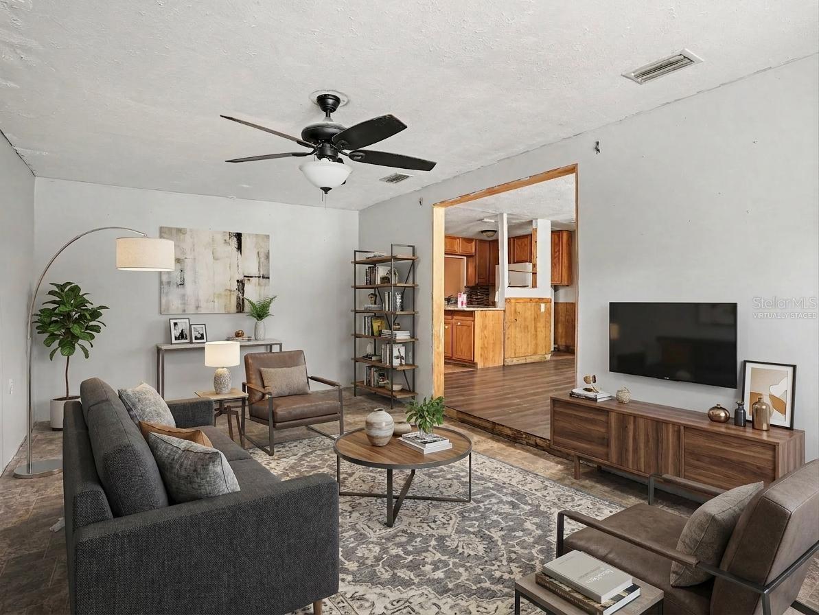 Listing photo 3 for 521 Green Cir