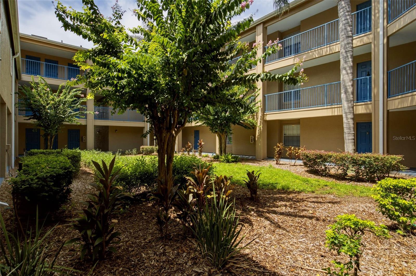Listing photo 3 for 7250 Westpointe Blvd #1034