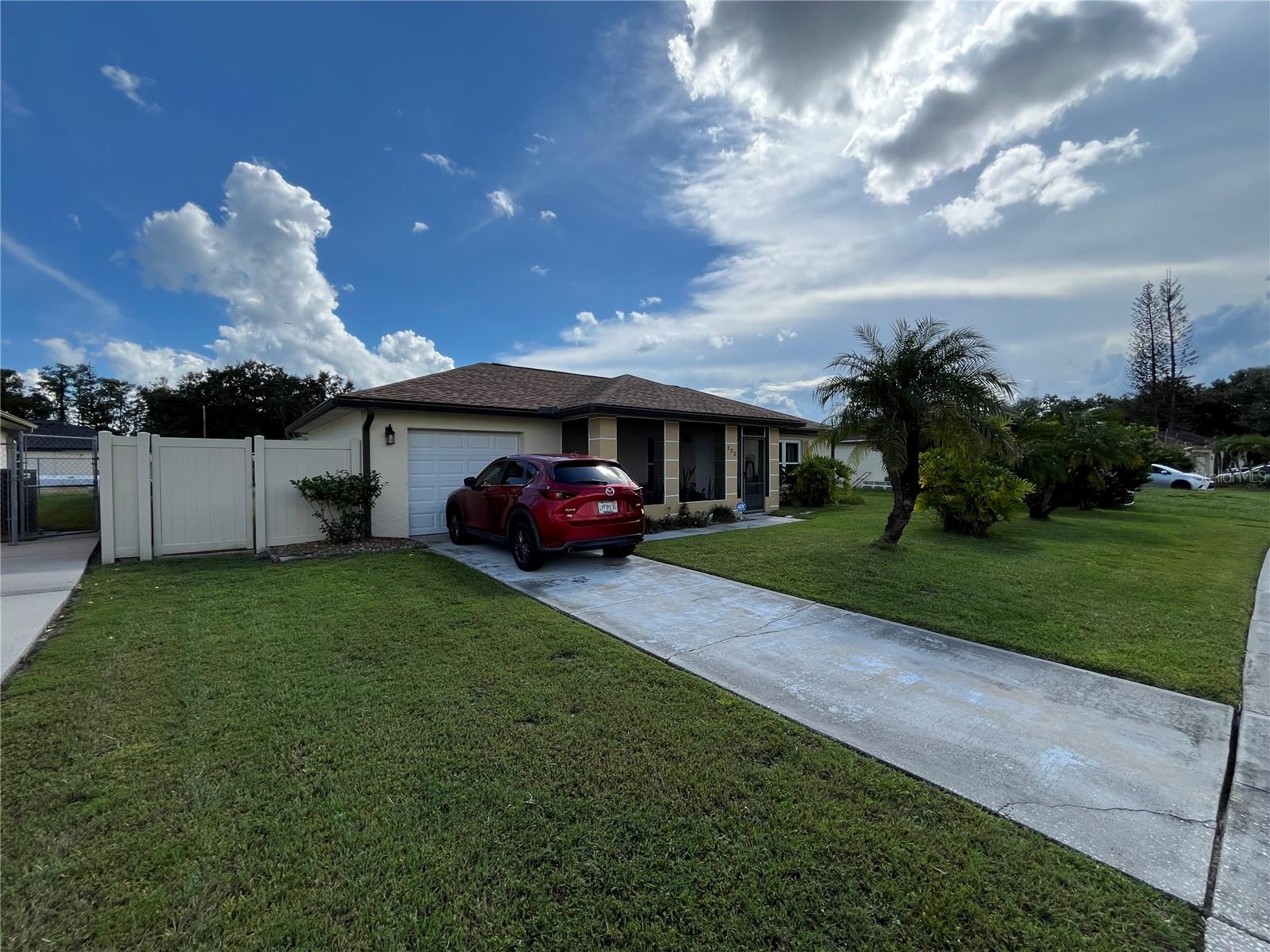 Listing photo 3 for 220 Mississippi Woods Ln