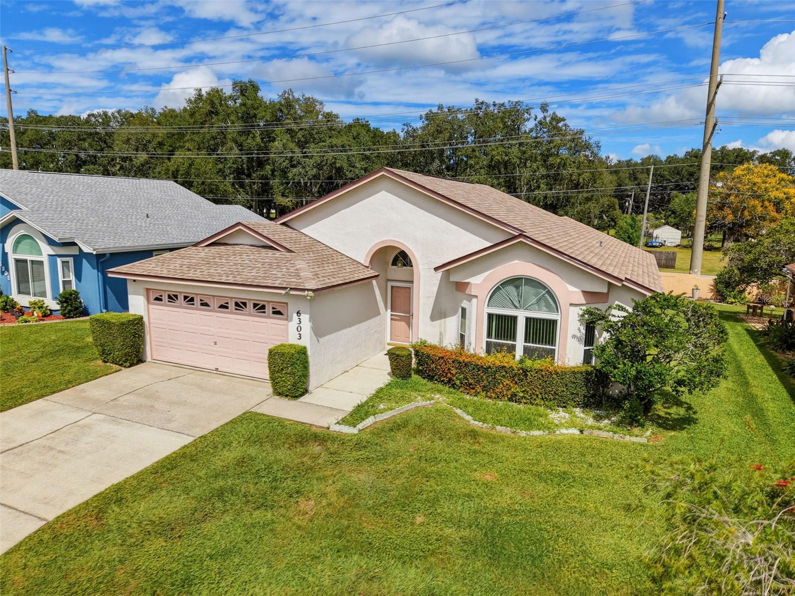 Listing photo 3 for 6303 Egret Dr