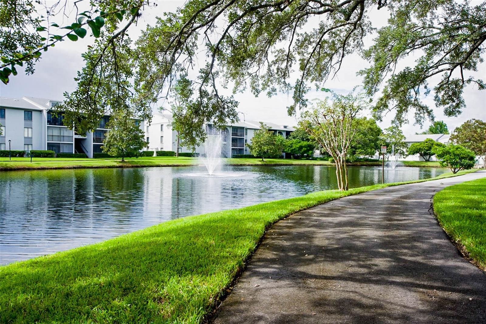 Listing photo 3 for 1228 S Pine Ridge Cir #h2
