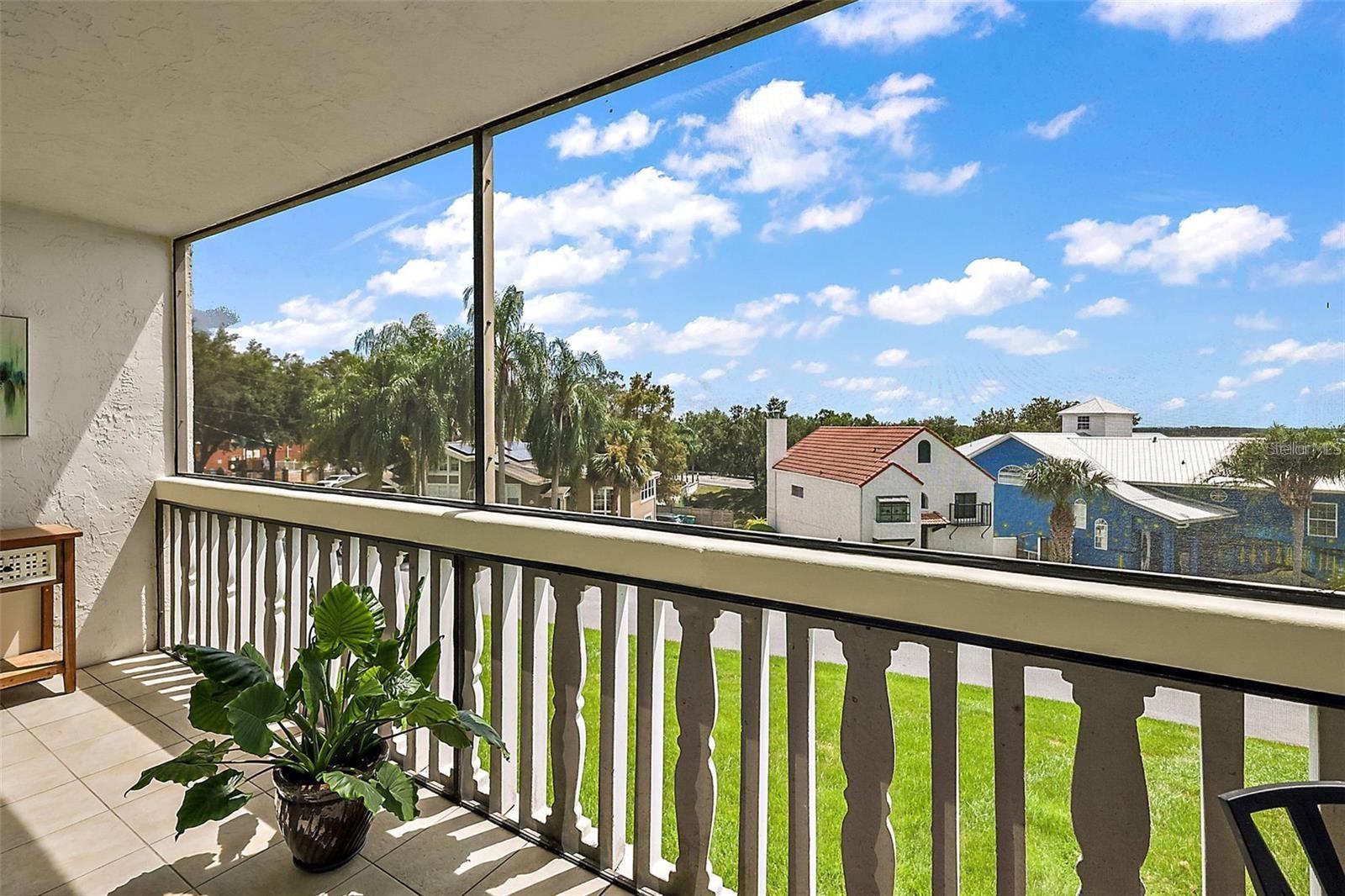 Listing photo 3 for 601 N Mcdonald St #103