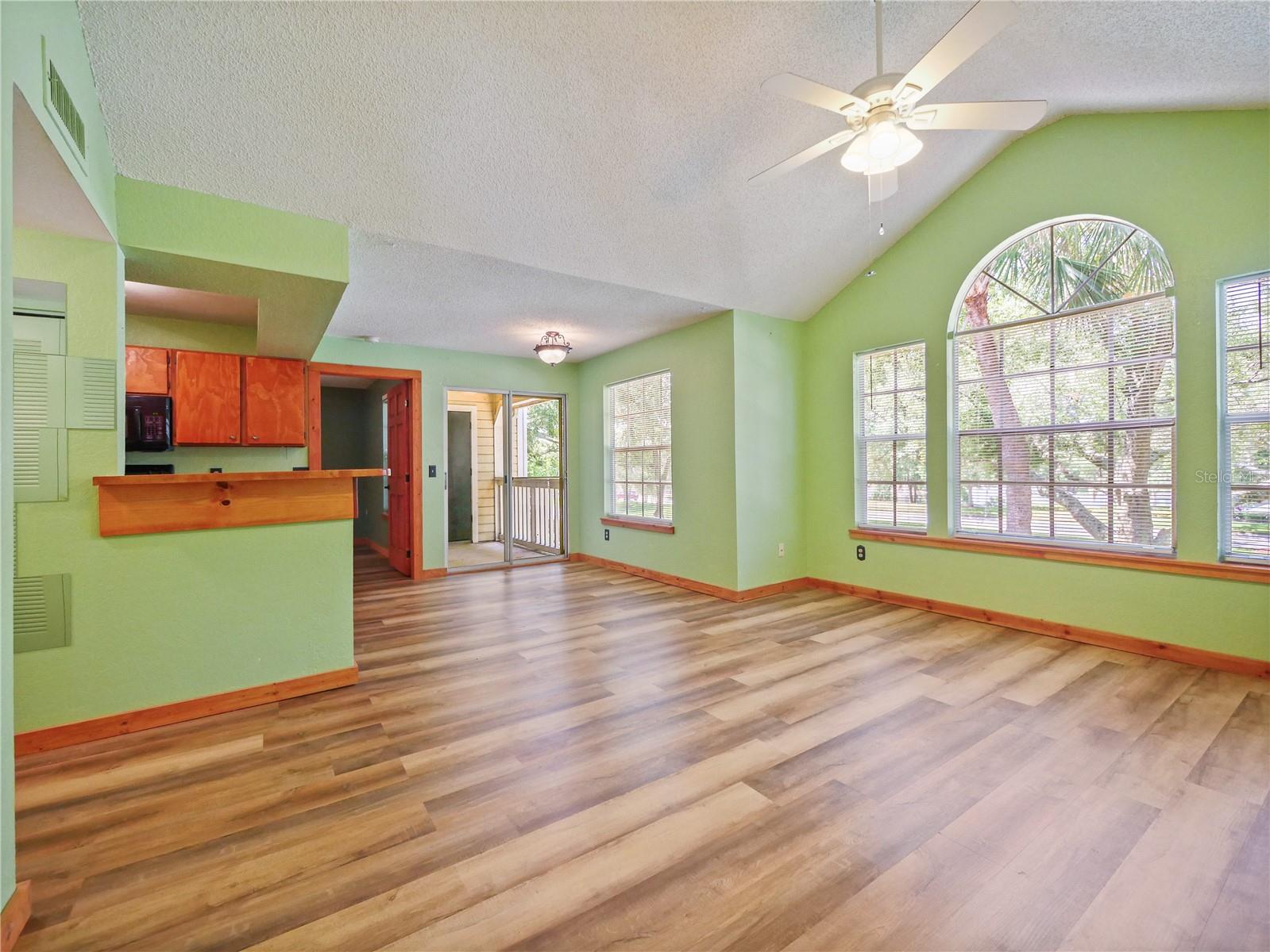 Listing photo 3 for 1023 S Hiawassee Rd #4028