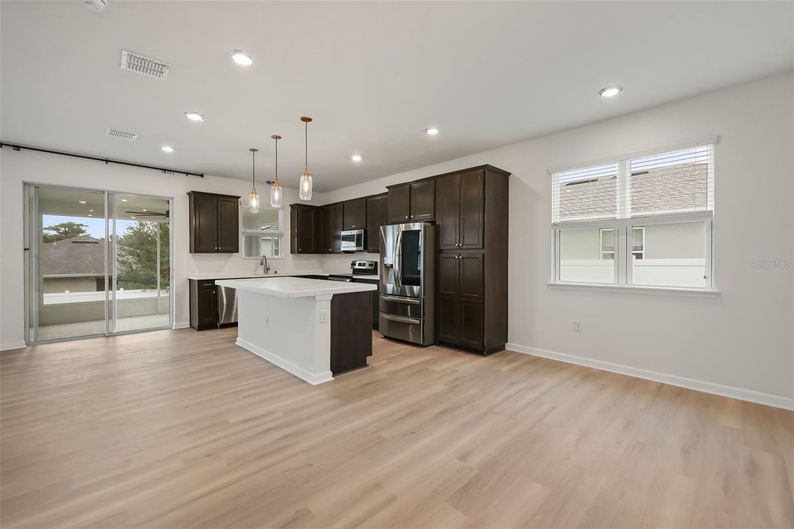 Listing photo 2 for 31744 Broadwater
