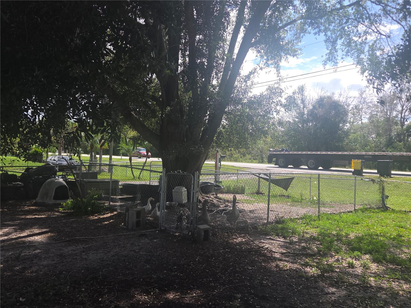 Listing photo 3 for 4450 Polk City Rd