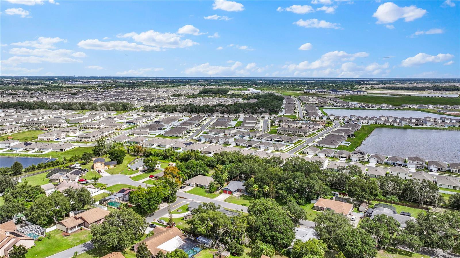 Listing photo 3 for 1747 King Edward Drive