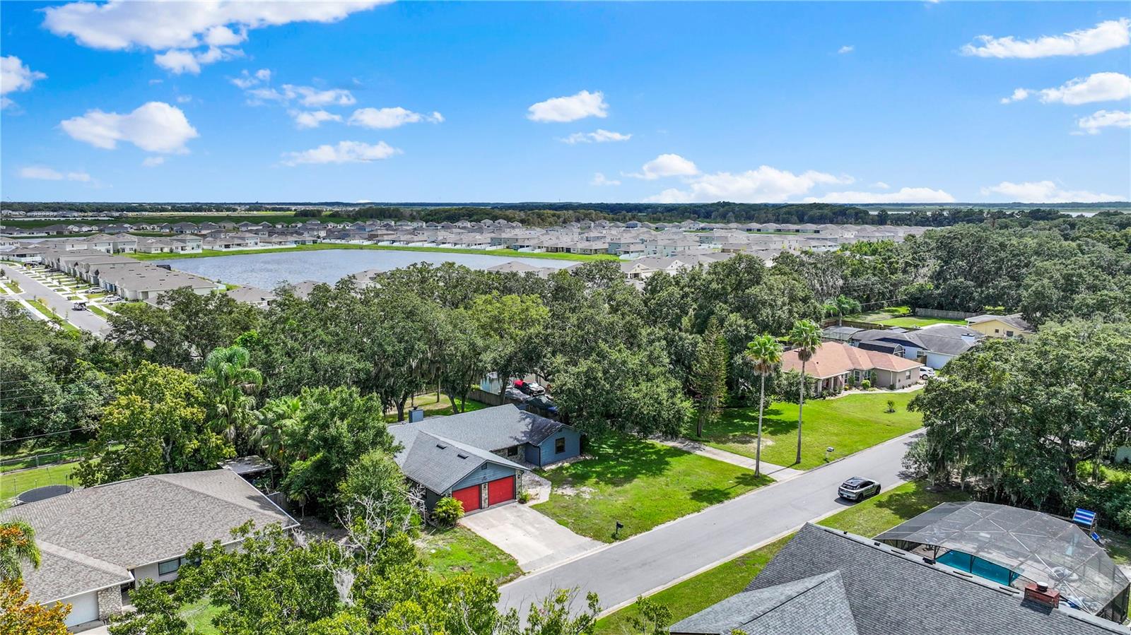 Listing photo 2 for 1747 King Edward Drive