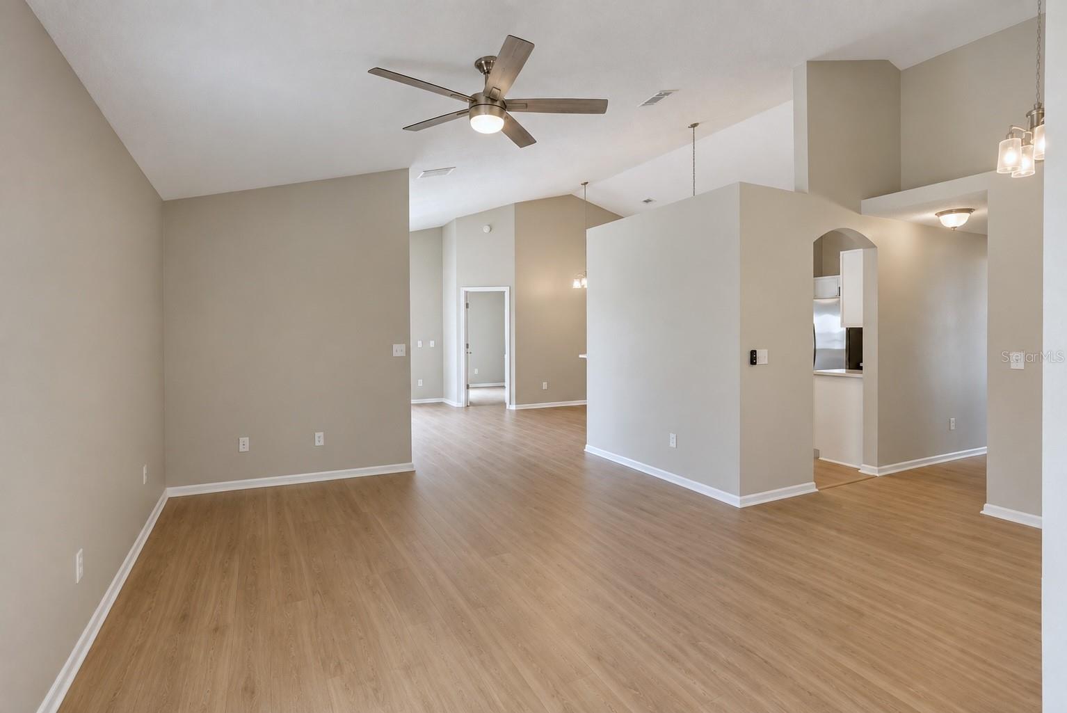 Listing photo 3 for 1218 Whitewood Way