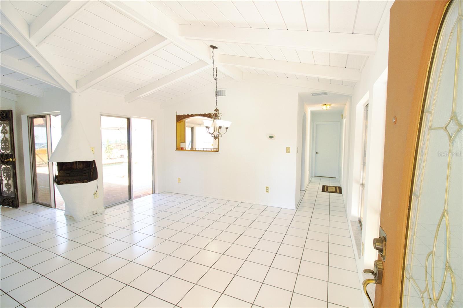 Listing photo 3 for 5029 Maui Cir