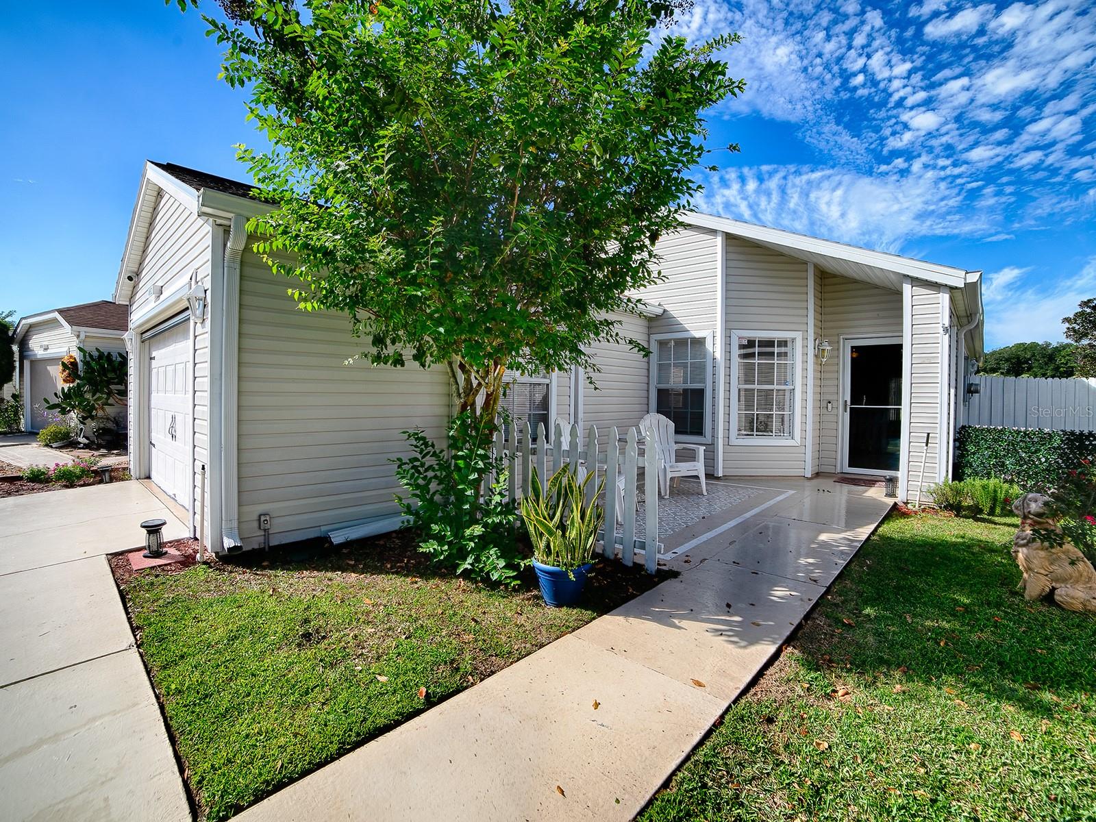 Listing photo 2 for 4952 Heron Run Cir