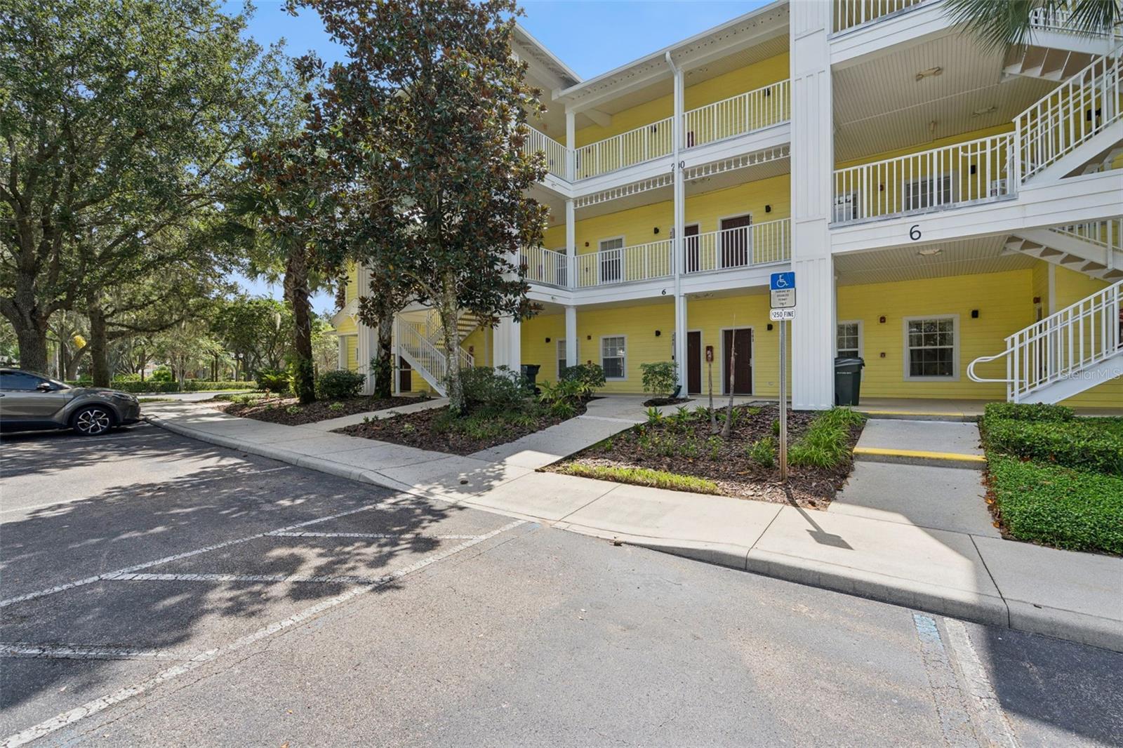 Listing photo 3 for 203 Lucaya Loop