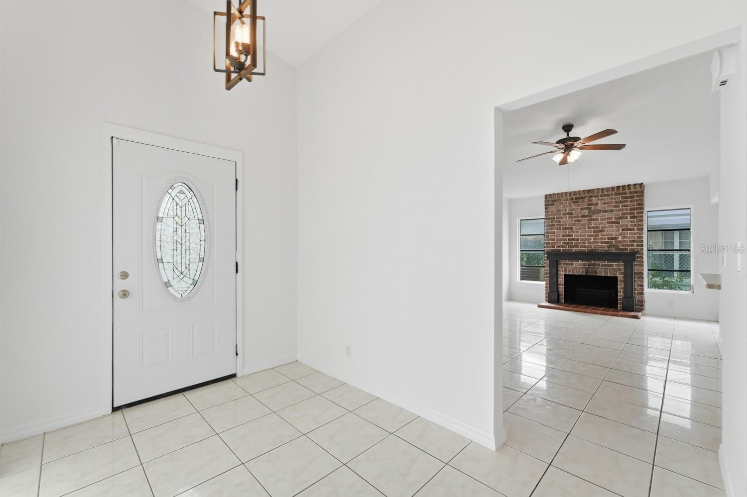 Listing photo 3 for 39 Chip Ct