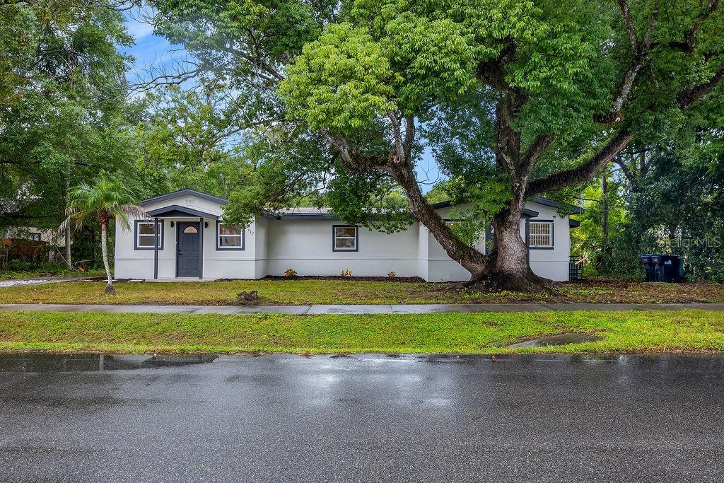 Listing photo 1 for 842 Dennis Ave