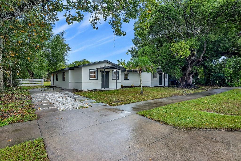 Listing photo 2 for 842 Dennis Ave