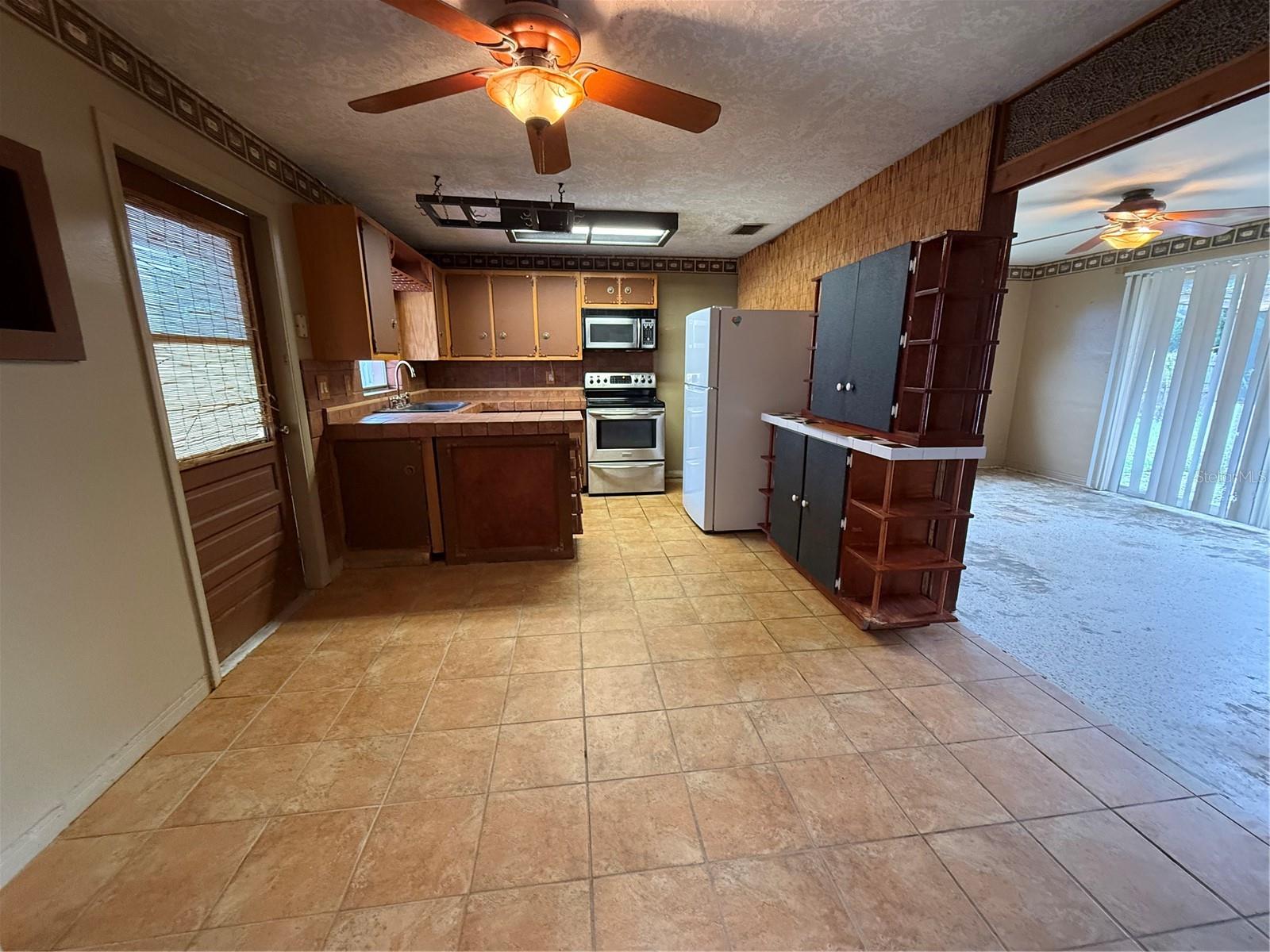 Listing photo 3 for 141 N Edgemon Ave