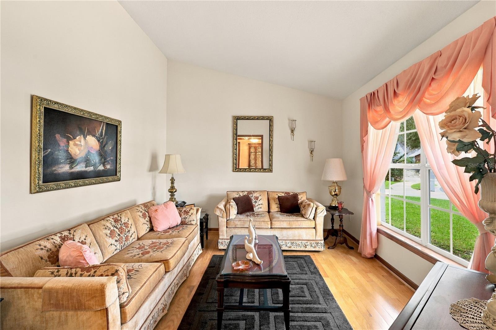 Listing photo 2 for 1539 Hawkesbury Ct