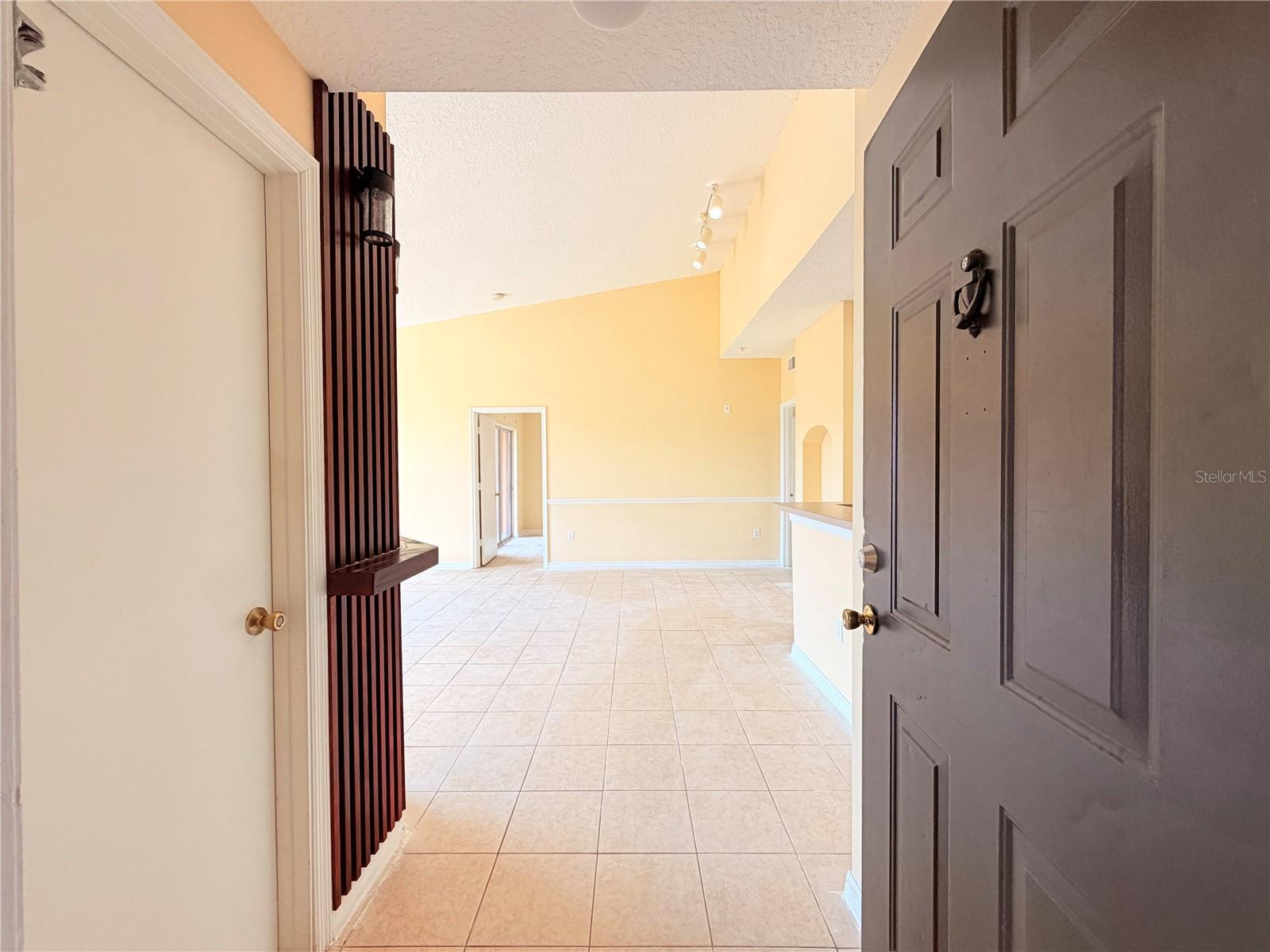 Listing photo 1 for 5500 Metrowest Blvd #14-308