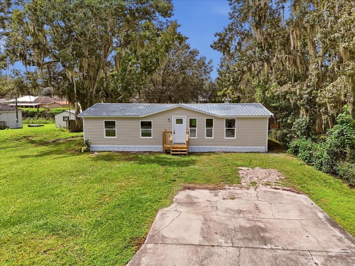 Listing photo 2 for 2412 Island Oaks W