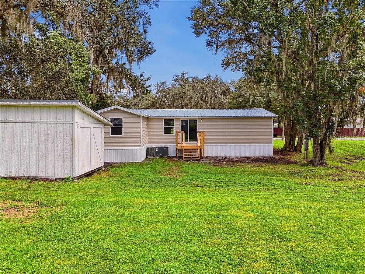 Listing photo 3 for 2412 Island Oaks W