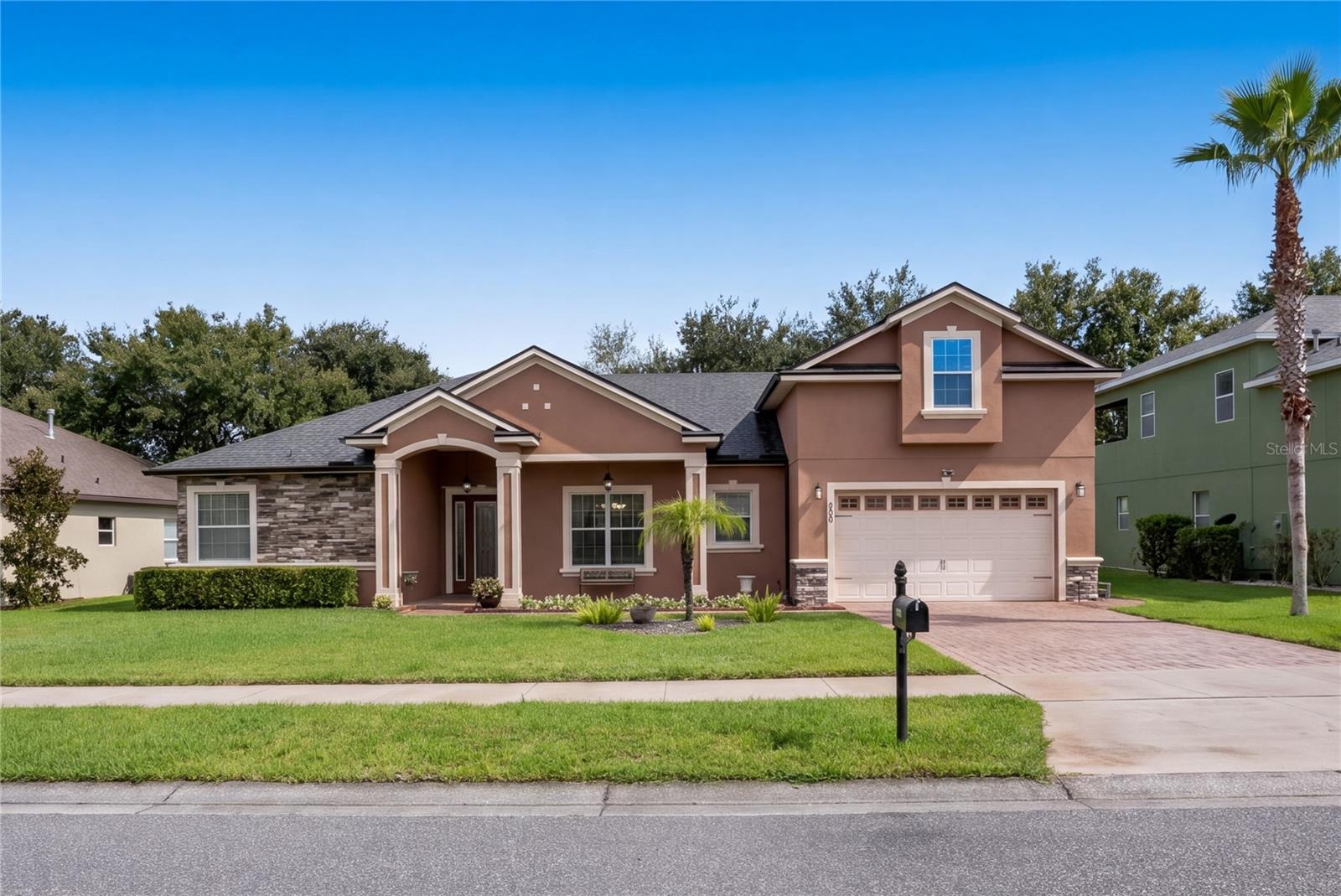 Listing photo 1 for 204 Shady Heather Ln
